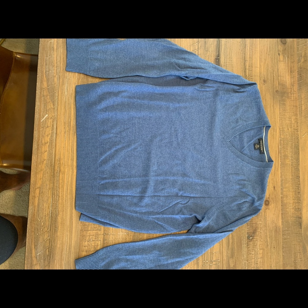 Banana republic men’s V-neck sweater XL
